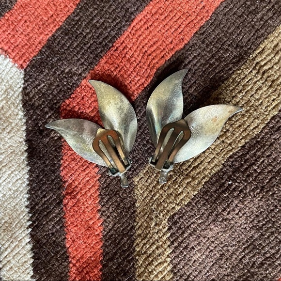 Vintage David Anderson Leaf Earrings - Picture 2 of 4